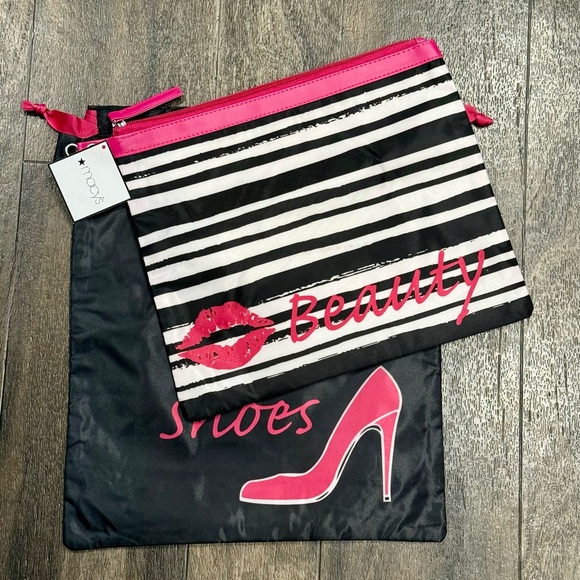 Macy's travel bag set consisting of a cosmetic bag and a shoe bag - Picture 2 of 3